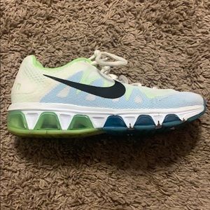 Nike max air tennis shoes. Worn a couple of times.